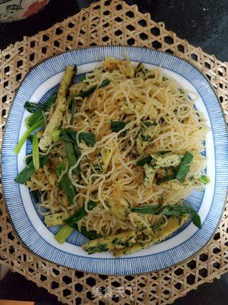 Fried Rice Noodles with Omelette recipe