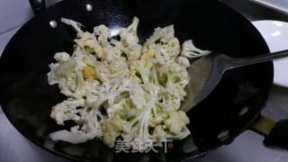 Stir-fried Cauliflower with Oil Residue recipe