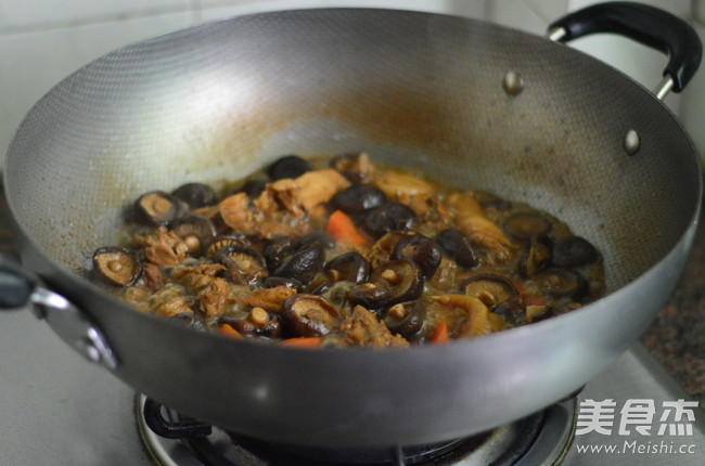 Stewed Chicken with Carrots and Mushrooms recipe