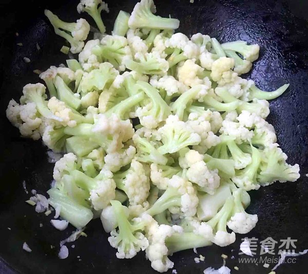 Stir-fried Organic Cauliflower with Sausage recipe