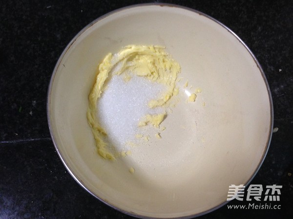 Pineapple Cake with Salted Egg Yolk and Green Bean Paste recipe