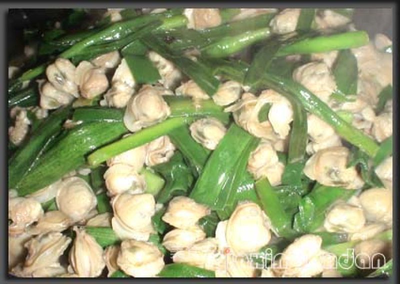 Stir-fried Sand Clam with Leek recipe
