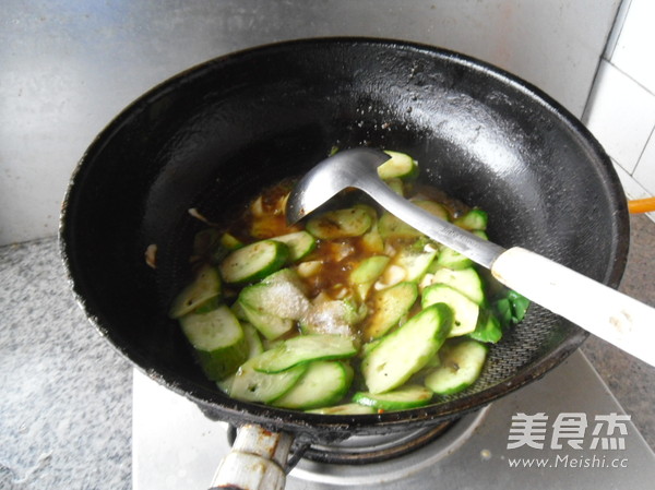 Fried Cucumber Slices with Pleurotus Eryngii recipe