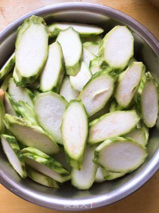 Loofah Stir-fried Pork recipe