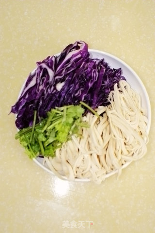 Simple and Quick Side Dishes-purple Cabbage Mixed with Tofu Skin recipe
