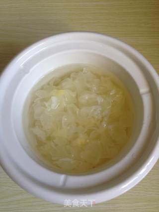 Lily White Fungus Soup recipe