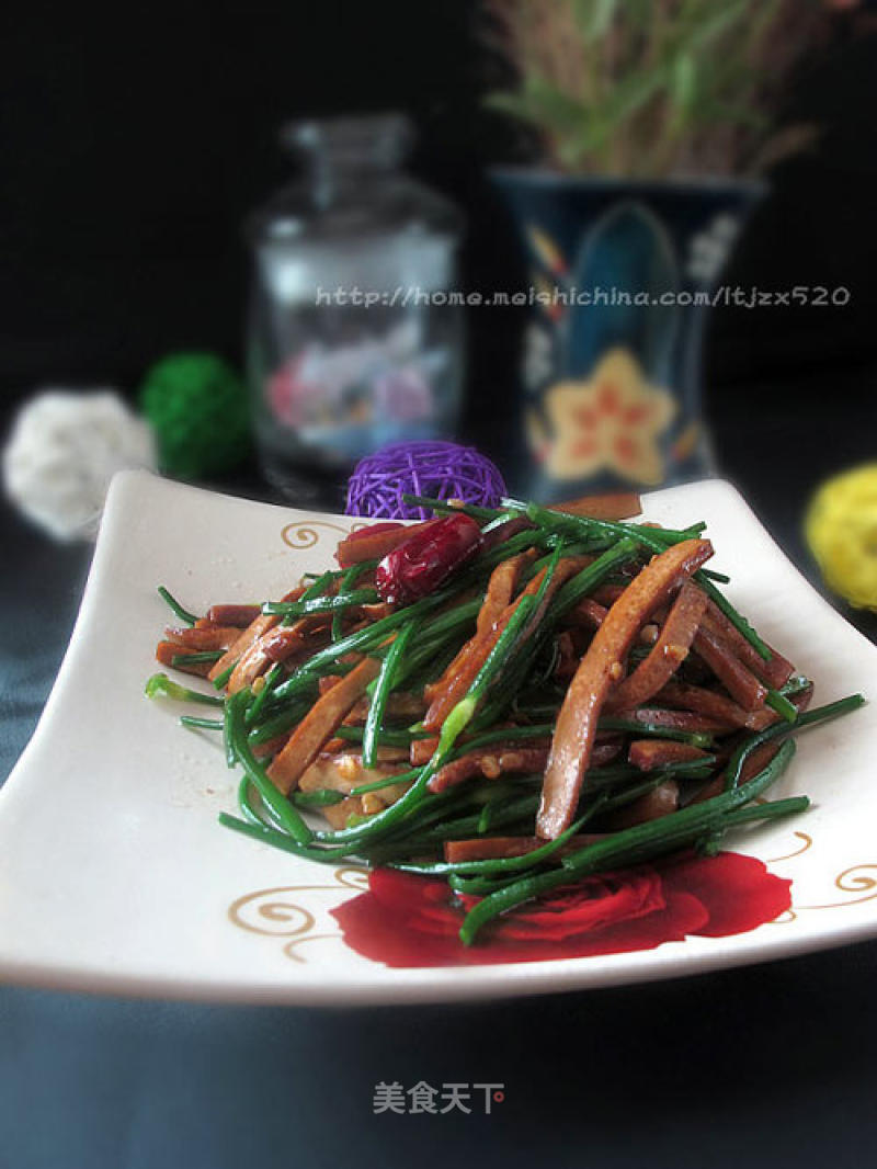 Stir-fried Chives with Fragrant Dried recipe