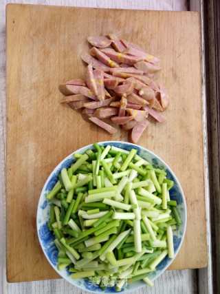 Home-style Fried Garlic Moss (garlic Sprouts) recipe