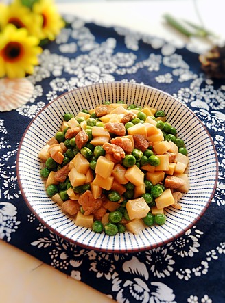 Fried Diced Pork with Peas and King Pleurotus recipe