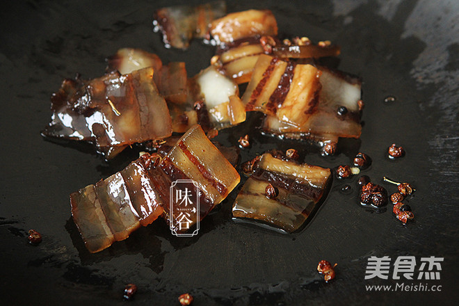 Stir-fried Bacon with Dried Tofu recipe