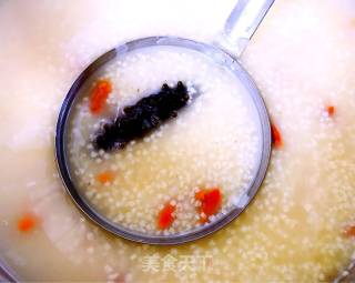 Millet Porridge with Sea Cucumber and Wolfberry recipe