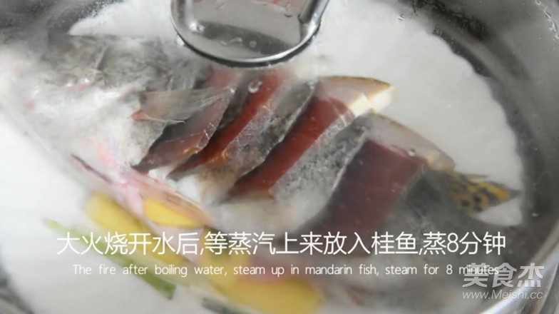 The Practice of Adding Freshness to Freshness-steamed Mandarin Fish recipe