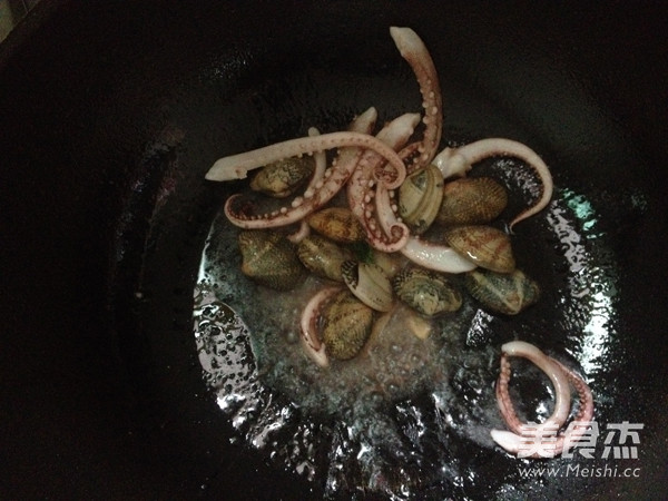 Stir-fried Seafood with Ginger recipe