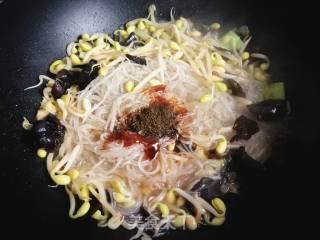 Fried Noodles with Bean Sprouts and Fungus recipe
