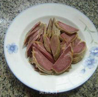 Stir-fried Pork Tongue with Garlic Sprouts recipe