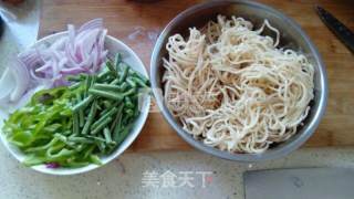 Braised Noodles with Green Pepper and Beans recipe