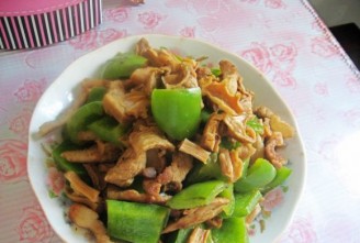 Dried Pork with Green Pepper and Bamboo Shoots recipe