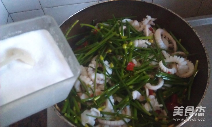 Fresh Squid with Leek Moss recipe