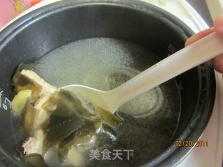 The Rice Cooker Can Also Make Delicious Soup-ribs and Seaweed Soup recipe