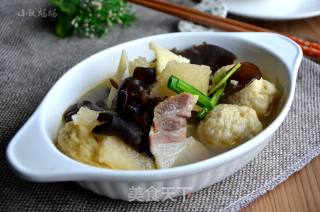 Roasted Fishballs with Pork Skin and Fungus recipe