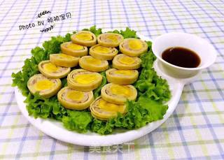 Thousands of Fresh Meat and Salted Egg Yolk Rolls recipe