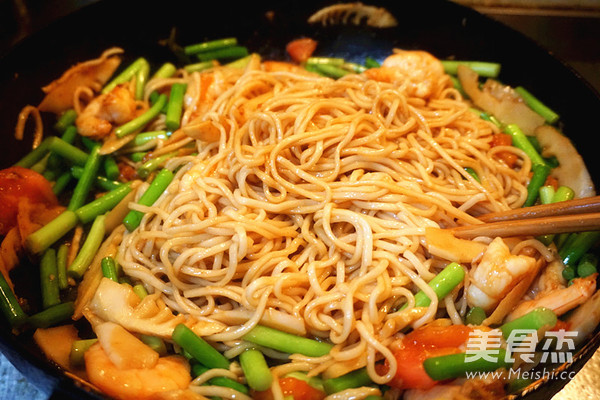 Fried Noodles with Seafood recipe