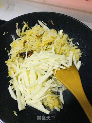 Sauerkraut and Potato Shreds recipe