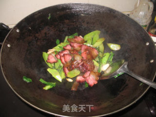 Stir-fried Old Bacon with Lettuce recipe