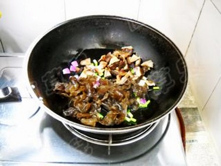 Braised Noodles with Mushroom Meatballs recipe