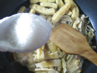 Braised Bamboo Shoots with Medium Fin Oil and Bean Strip recipe