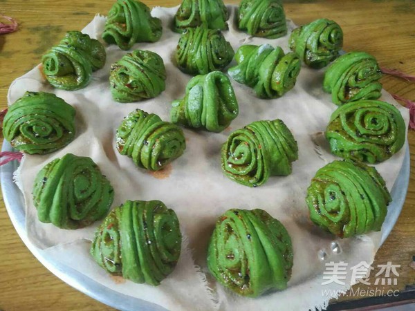 Hanamaki Mantou with Spinach Sauce recipe