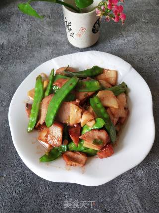 Stir-fried Barbecued Pork with Snow Pea recipe