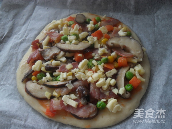 Quick Pizza with Mushrooms, Bacon and Mixed Vegetables recipe