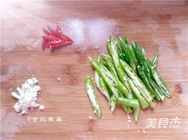 Stir-fried Sausage with Hang Pepper recipe