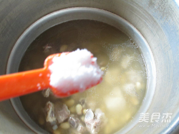 Soy Pork Ribs Soup recipe