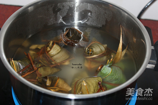 Cantonese-style Waxed Rice Dumplings recipe