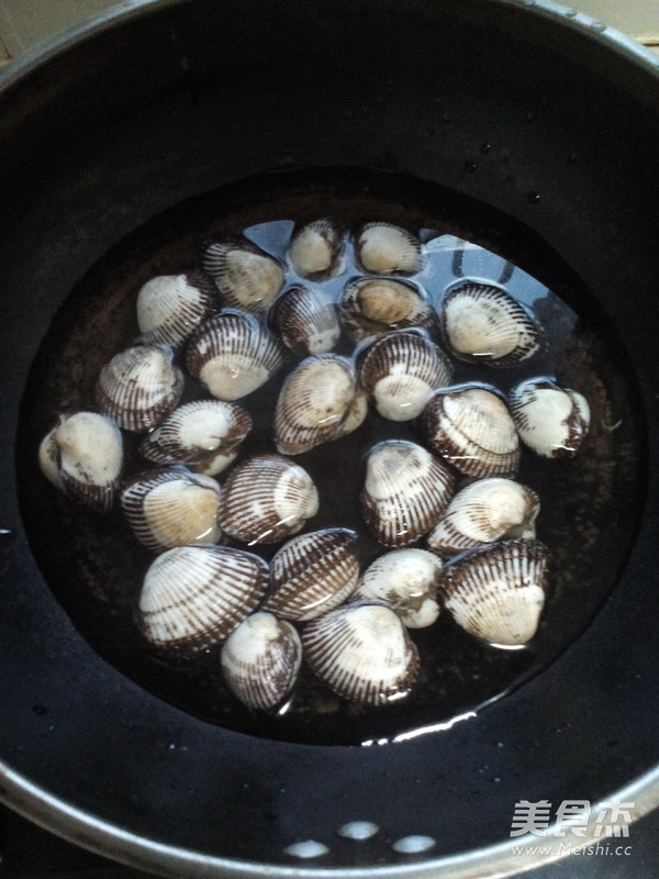 Spinach Mixed with Hairy Clams recipe