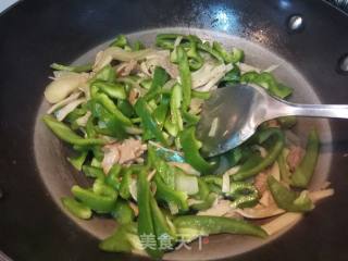 Stir-fried Pork with Pleurotus and Green Pepper recipe