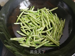 Fried Pork with Beans recipe