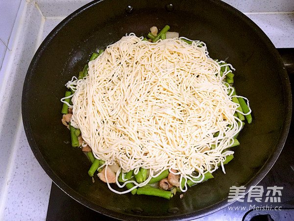 Braised Noodles with Beans recipe