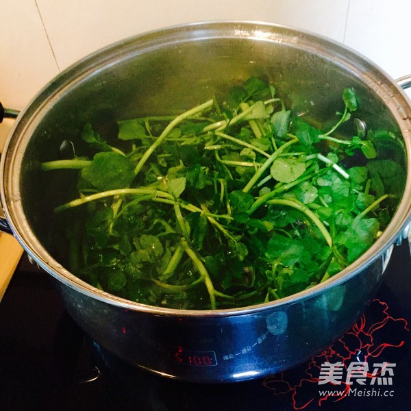 Watercress Fish Tail in Clay Pot recipe