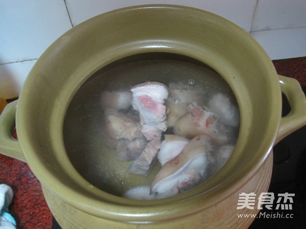 Pork Knuckle Pot Five Fingers Hairy Peach Soup recipe