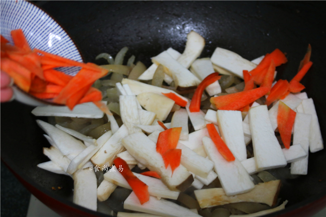 Stir-fried Coprinus with Pork Skin recipe