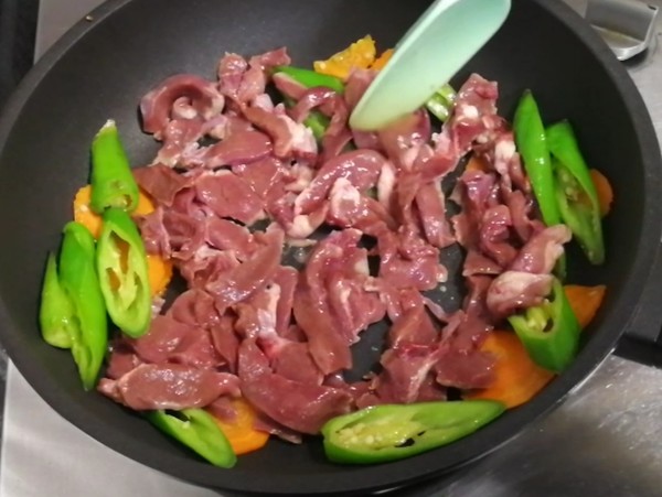 Stir-fried Pork Heart with Green Pepper recipe