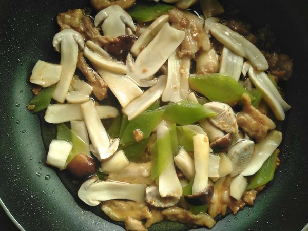 Stir-fried Pork with Hijab Mushroom recipe