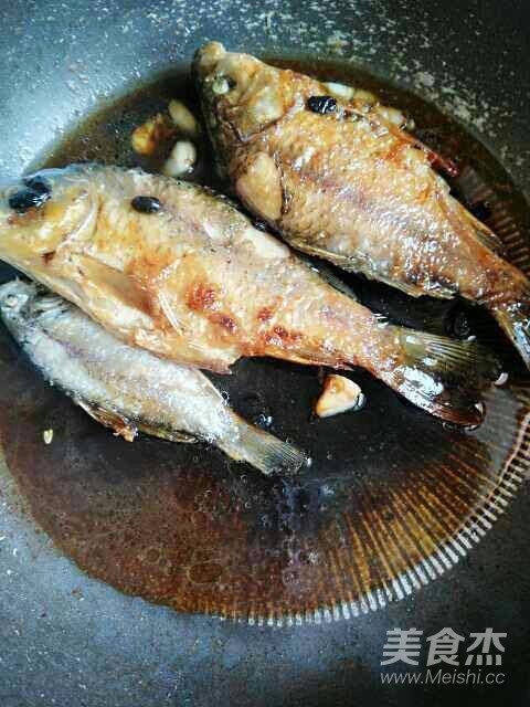 Braised Small Crucian Carp recipe