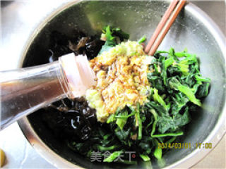 Slimming Small Cold Dish-fungus Mixed with Spinach recipe