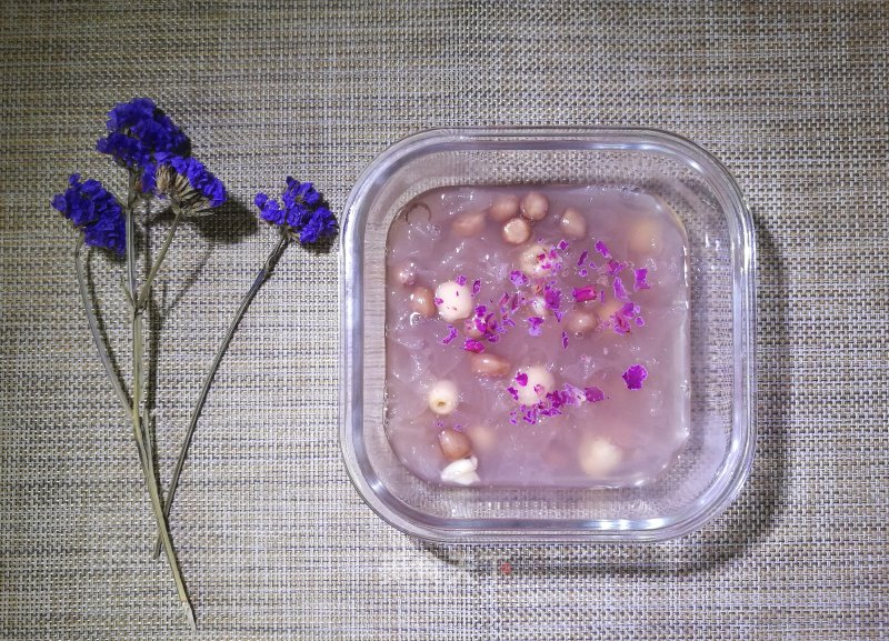 Rose Tremella and Lotus Seed Soup