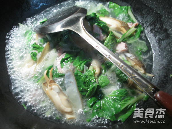 Bacon and Chinese Cabbage Clam Soup recipe