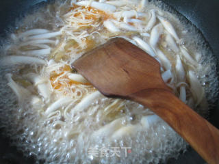 Mustard Shredded White Jade Mushroom Boiled and Dried Shreds recipe